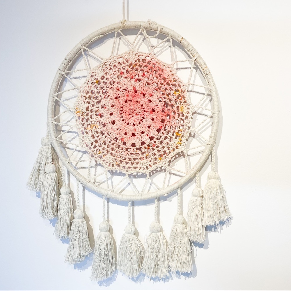 Large VINTAGE White Crocheted Dreamcatcher - Picture 5 of 10